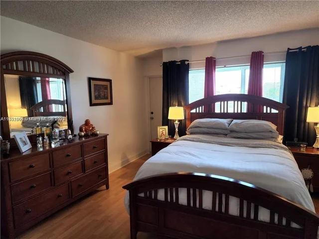 120 Lakeview Dr # 311, Weston FL 33326