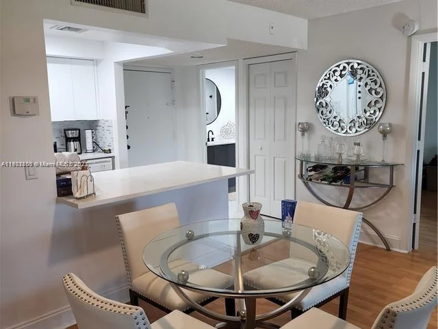 120 Lakeview Dr # 311, Weston FL 33326