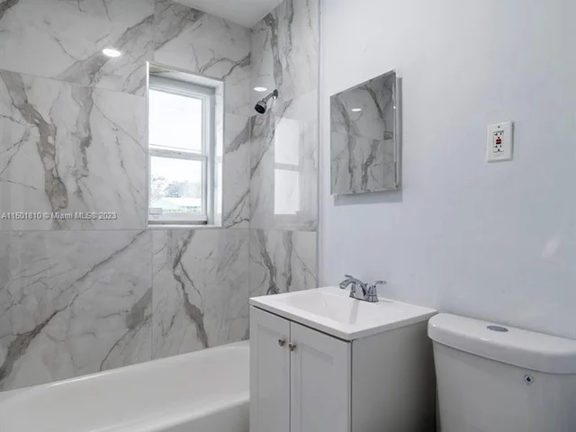 425 NW 14th Way, Fort Lauderdale FL 33311