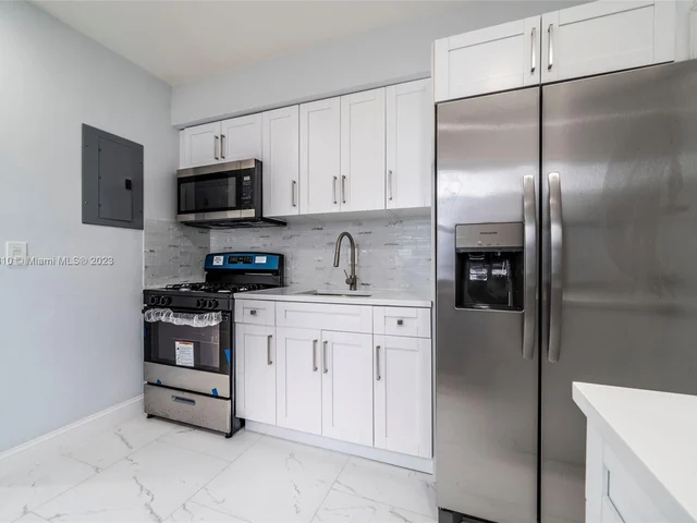 425 NW 14th Way, Fort Lauderdale FL 33311