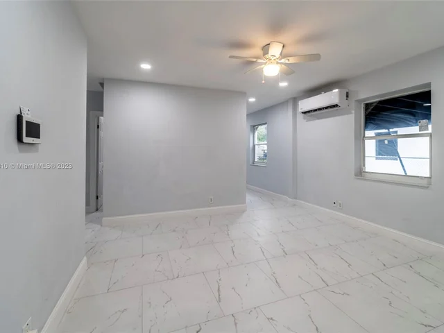 425 NW 14th Way, Fort Lauderdale FL 33311