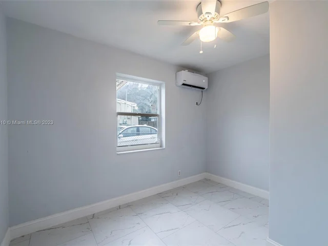 425 NW 14th Way, Fort Lauderdale FL 33311