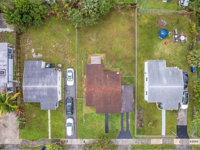 425 NW 14th Way, Fort Lauderdale FL 33311