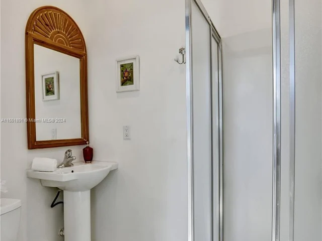 1410 NW 33rd St, Miami FL 33142