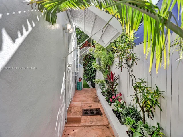 1410 NW 33rd St, Miami FL 33142