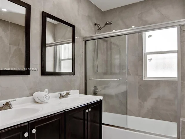 1410 NW 33rd St, Miami FL 33142