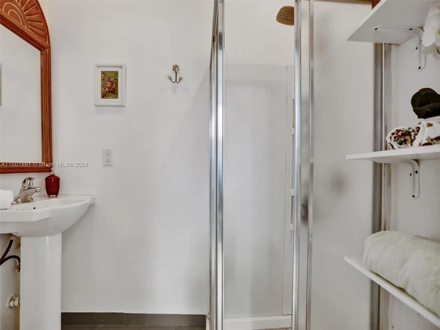 1410 NW 33rd St, Miami FL 33142