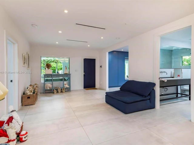 1430 SW 18th St, Miami FL 33145