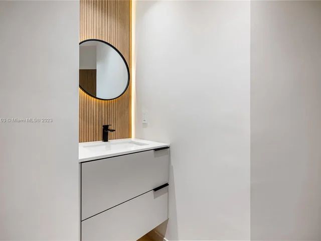 21126 NE 33rd Ave, Aventura FL 33180