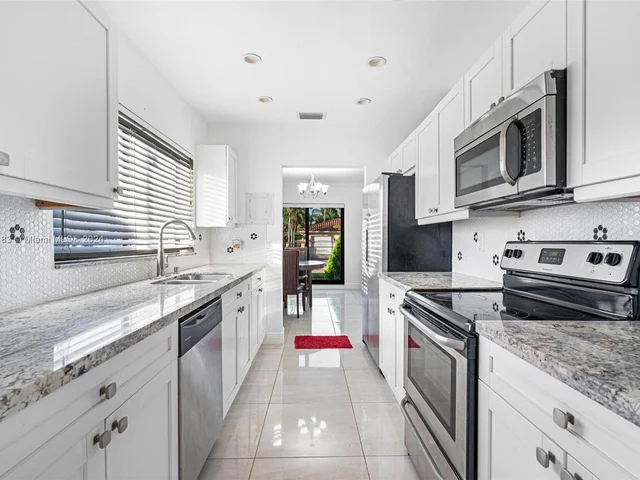 5170 SW 7th St, Miami FL 33134