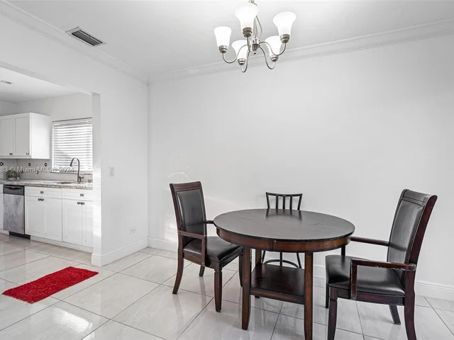 5170 SW 7th St, Miami FL 33134