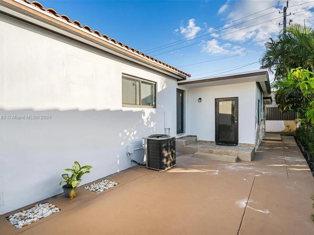 5170 SW 7th St, Miami FL 33134