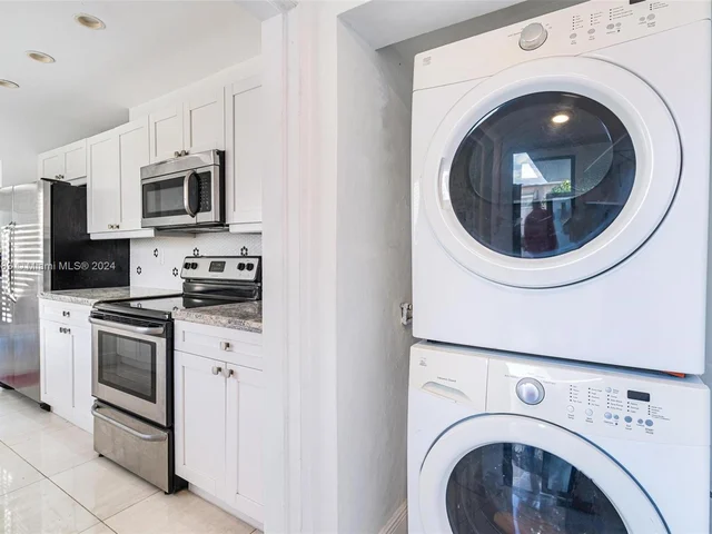 5170 SW 7th St, Miami FL 33134