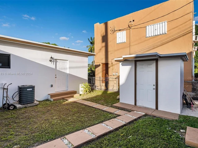 5170 SW 7th St, Miami FL 33134