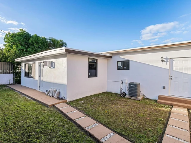 5170 SW 7th St, Miami FL 33134