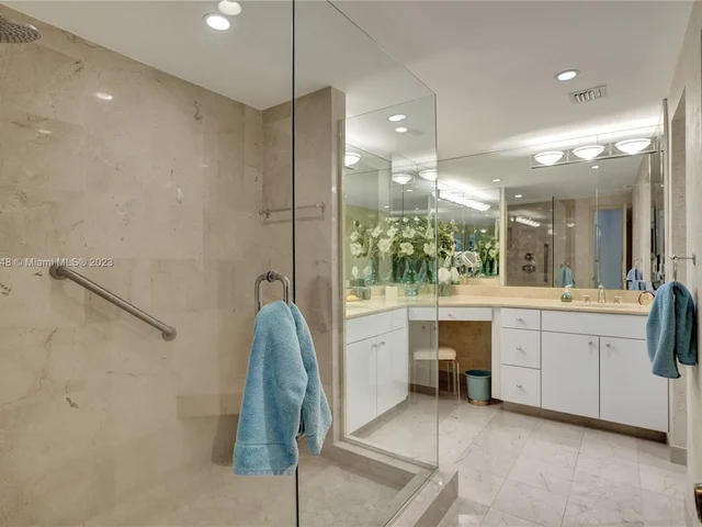 1111 Crandon Blvd # A1202, Key Biscayne FL 33149