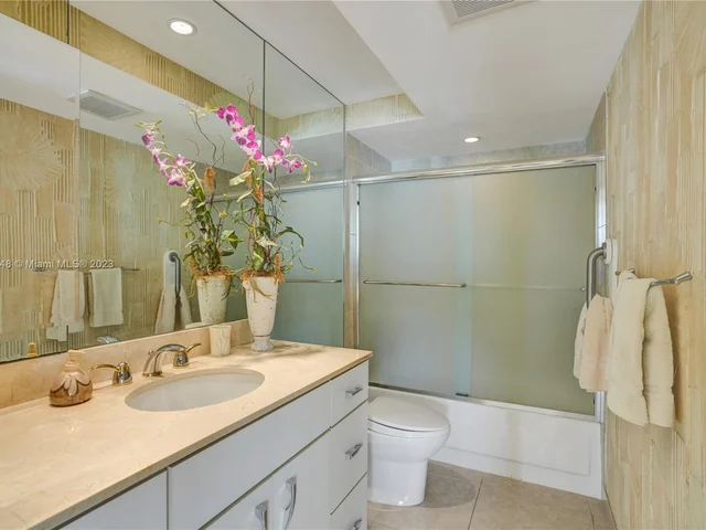 1111 Crandon Blvd # A1202, Key Biscayne FL 33149