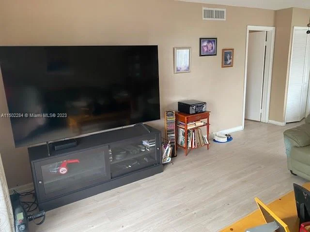 286 Racquet Club Rd # 201, Weston FL 33326