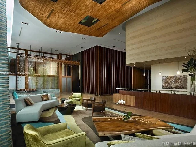 50 BISCAYNE Blvd # 3807, Miami FL 33132