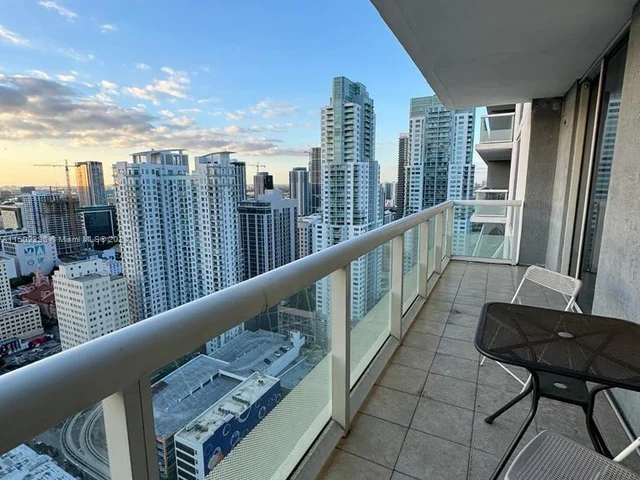 50 BISCAYNE Blvd # 3807, Miami FL 33132