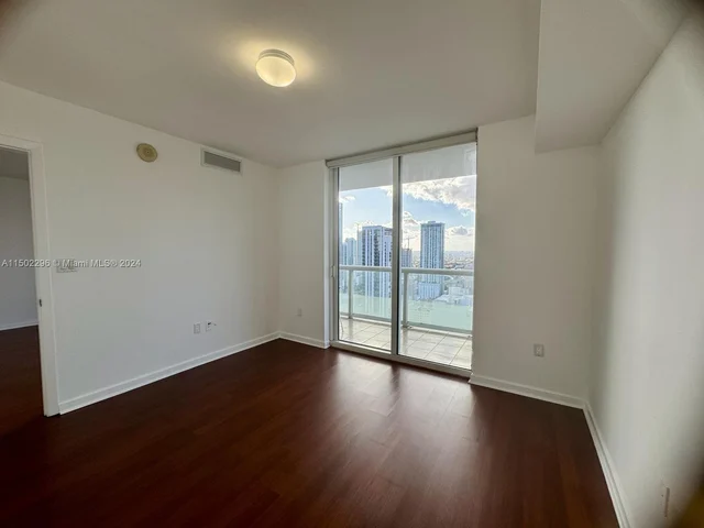 50 BISCAYNE Blvd # 3807, Miami FL 33132