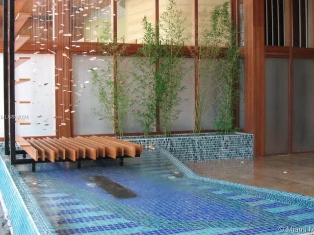 50 BISCAYNE Blvd # 3807, Miami FL 33132