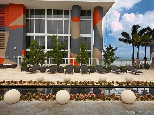 50 BISCAYNE Blvd # 3807, Miami FL 33132