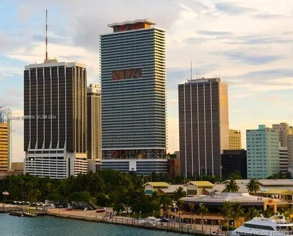 50 BISCAYNE Blvd # 3807, Miami FL 33132