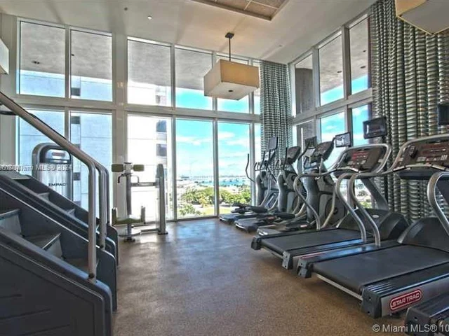 50 BISCAYNE Blvd # 3807, Miami FL 33132