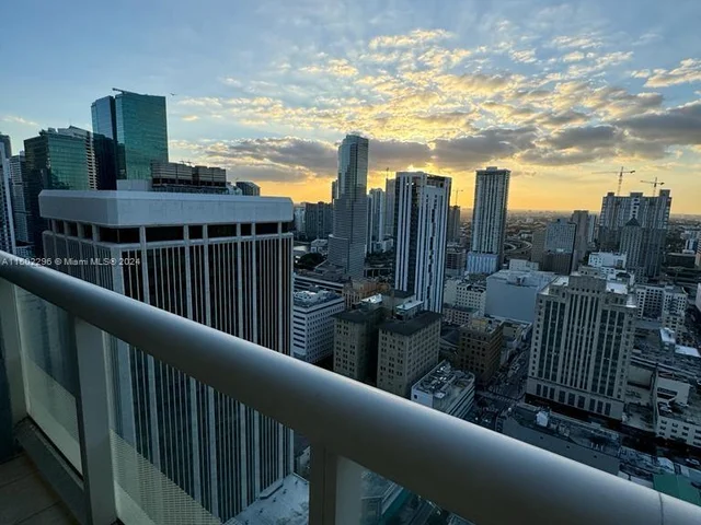 50 BISCAYNE Blvd # 3807, Miami FL 33132