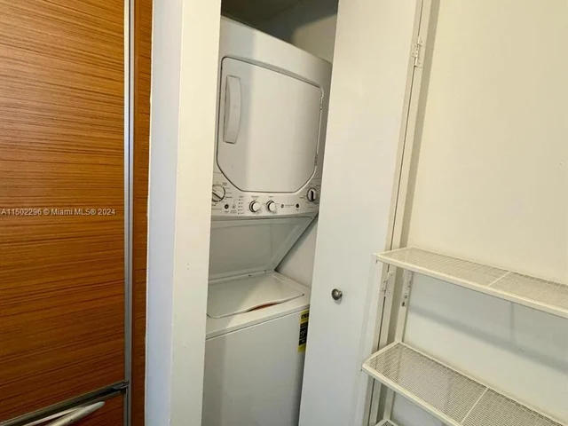 50 BISCAYNE Blvd # 3807, Miami FL 33132