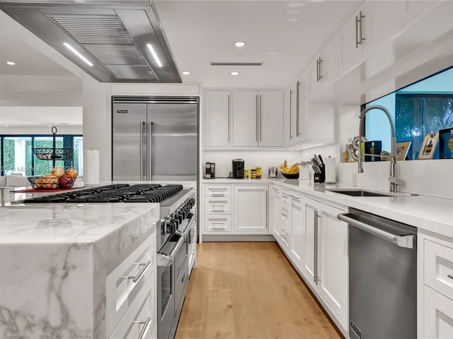 2802 Prairie Ave, Miami Beach FL 33140