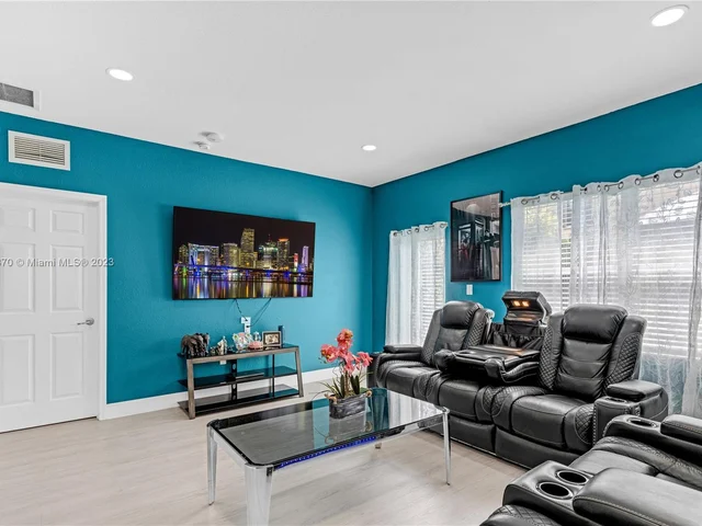 2340 NE 3rd Ct # 0, Homestead FL 33033