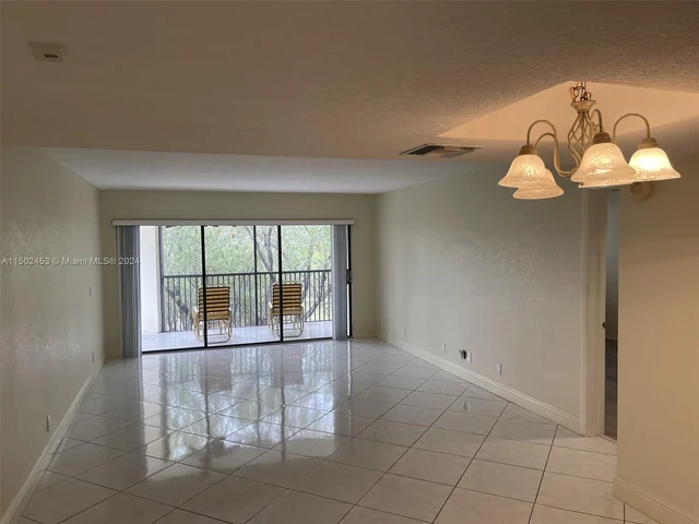 491 Racquet Club Rd # 303, Weston FL 33326