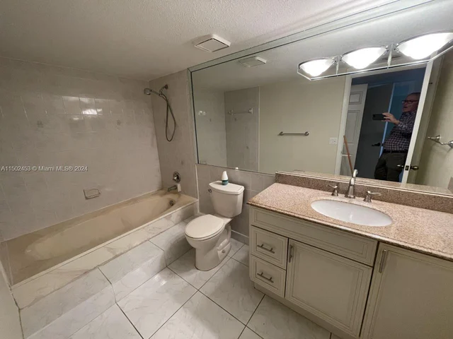 491 Racquet Club Rd # 303, Weston FL 33326