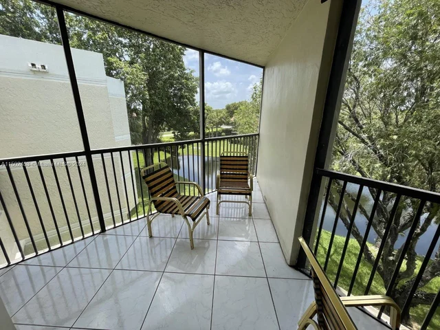 491 Racquet Club Rd # 303, Weston FL 33326