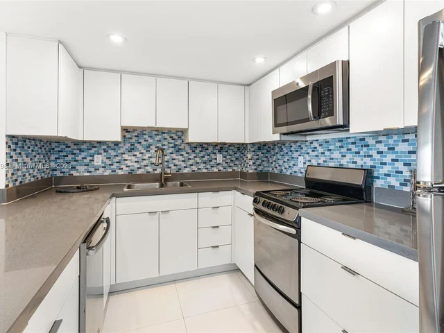 1800 Collins Ave # 12B, Miami Beach FL 33139