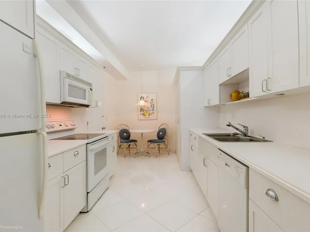 1111 Crandon Blvd # B105, Key Biscayne FL 33149