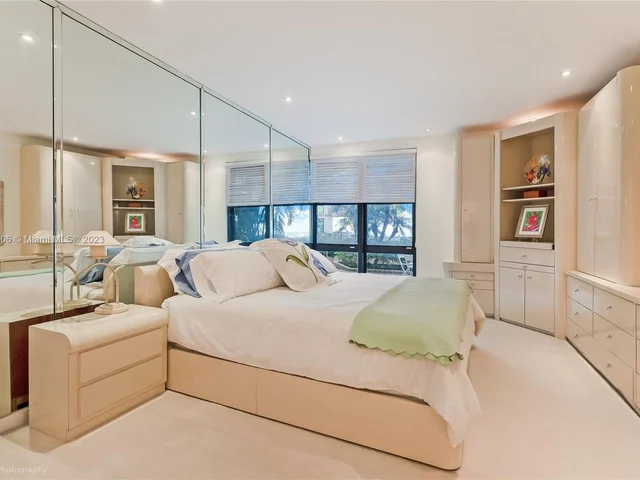 1111 Crandon Blvd # B105, Key Biscayne FL 33149