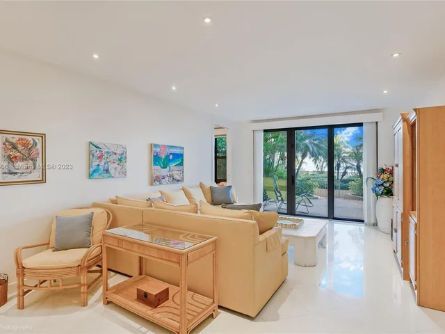 1111 Crandon Blvd # B105, Key Biscayne FL 33149