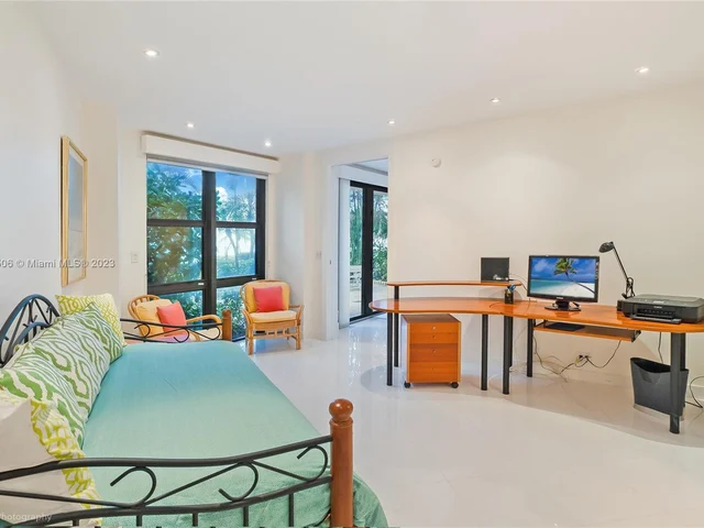 1111 Crandon Blvd # B105, Key Biscayne FL 33149