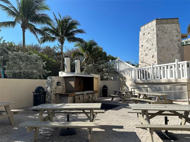 1111 Crandon Blvd # B105, Key Biscayne FL 33149