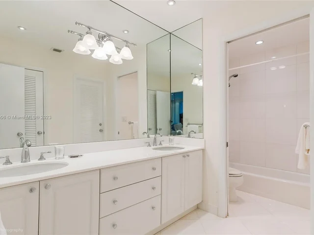 1111 Crandon Blvd # B105, Key Biscayne FL 33149