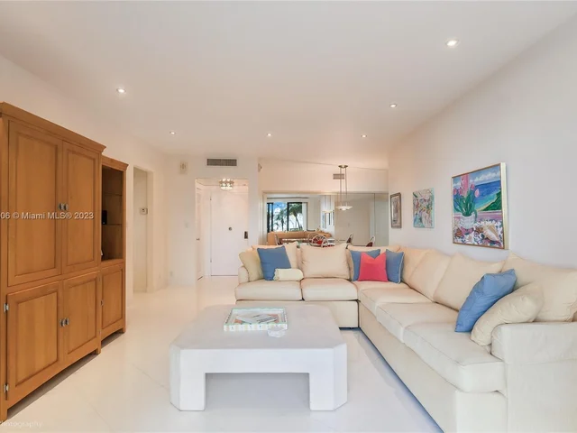 1111 Crandon Blvd # B105, Key Biscayne FL 33149