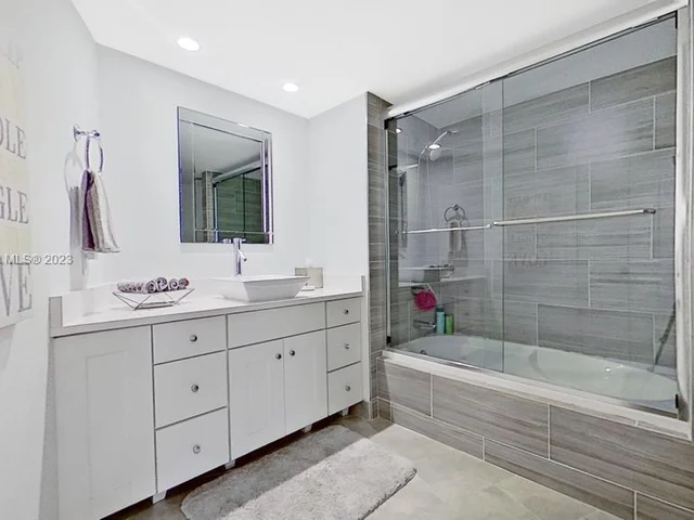 1000 W Island Blvd # 1202, Aventura FL 33160