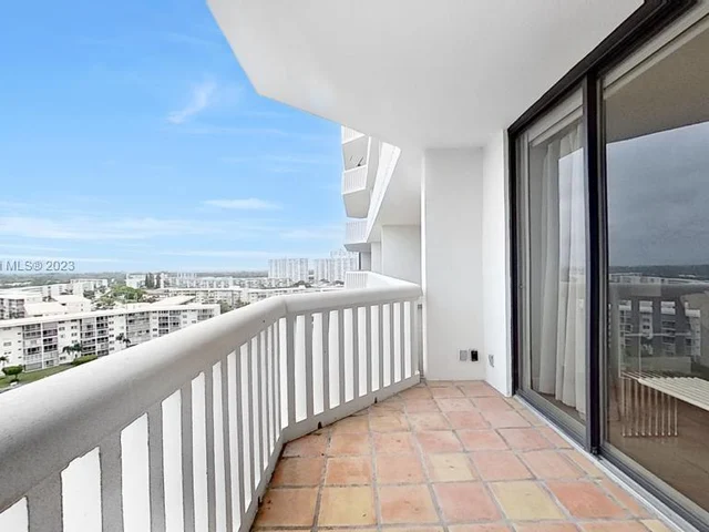 1000 W Island Blvd # 1202, Aventura FL 33160