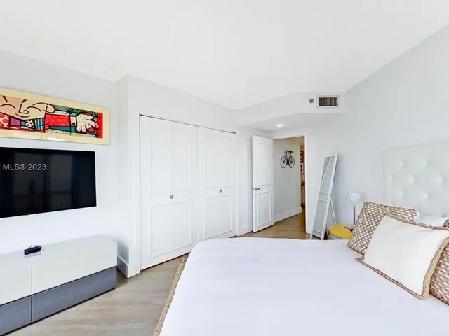 1000 W Island Blvd # 1202, Aventura FL 33160