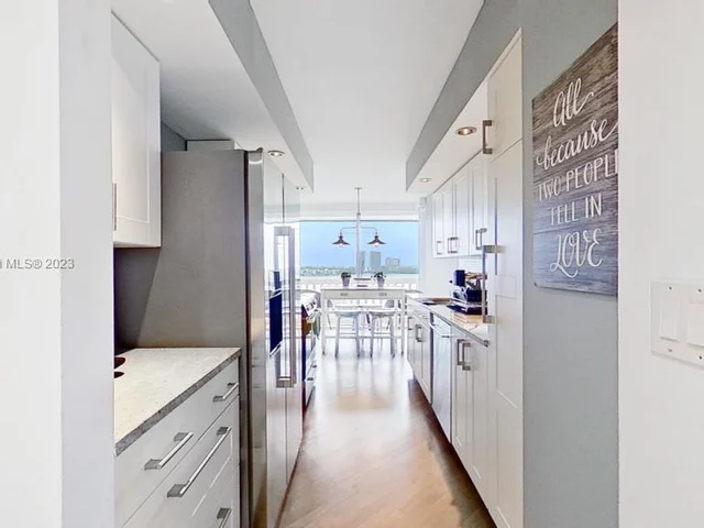 1000 W Island Blvd # 1202, Aventura FL 33160