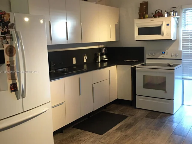 3401 N Country Club Dr # 117, Aventura FL 33180