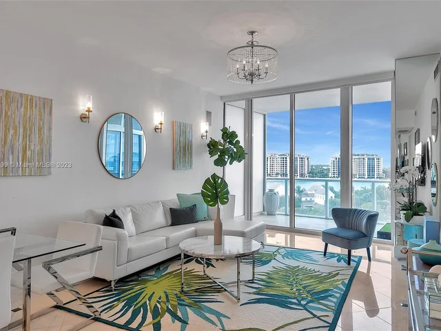 100 S Pointe Dr # 702, Miami Beach FL 33139